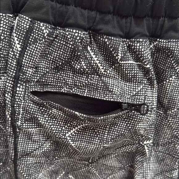 Lululemon Hotty Hot Short 4" - Picture 6 of 8